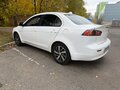2011 Mitsubishi Lancer X Рестайлинг, белый, 750000 рублей - вид 3