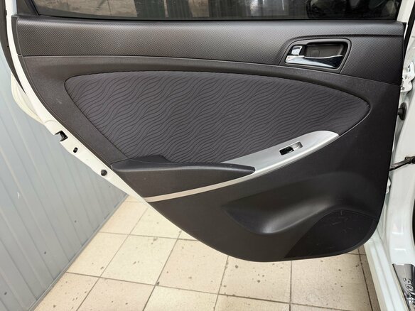 2013 Hyundai Solaris I, белый, 760000 рублей - вид 12