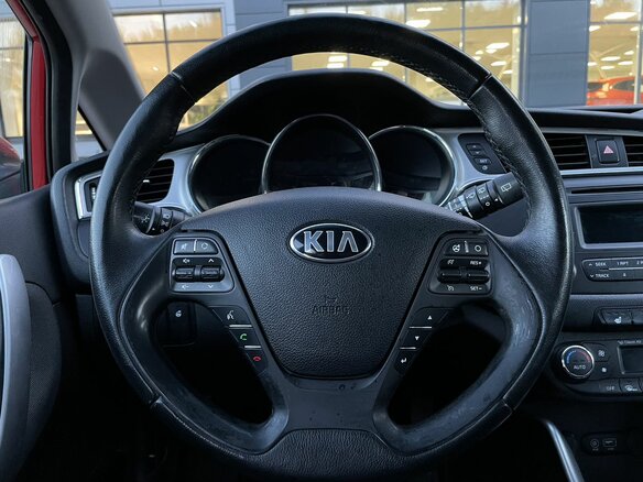 2015 Kia Ceed II Рестайлинг, красный, 1210000 рублей - вид 13