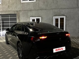 2020 Kia K5 III, чёрный, 2100000 рублей, вид 3