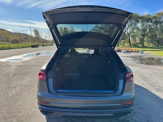 2021 Audi Q8 45 TDI I (4M), серый, 9500000 рублей, вид 3