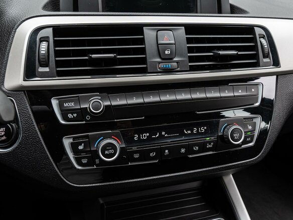 2018 BMW 1 серии 118i II (F20/F21) Рестайлинг 2, синий, 1650000 рублей - вид 12