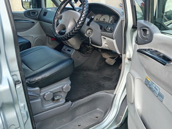 2004 Mitsubishi Delica IV, серебристый, 1600000 рублей - вид 7