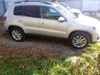 2015 Volkswagen Tiguan I Рестайлинг, серебристый, 1470000 рублей, вид 2