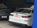 2019 Kia Optima IV Рестайлинг, белый, 1490000 рублей - вид 4