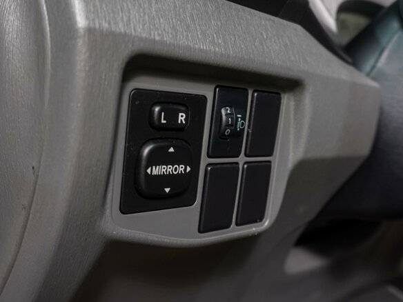 2010 Toyota Prius III (XW30), белый, 1499000 рублей - вид 20