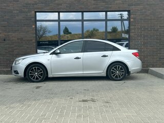 2011 Chevrolet Cruze I, серебристый, 470000 рублей, вид 2