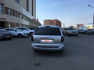 2005 Chrysler Town & Country IV Рестайлинг, серебристый, 845000 рублей, вид 5