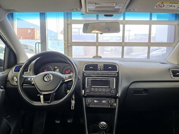 2017 Volkswagen Polo V Рестайлинг, чёрный, 899000 рублей - вид 12