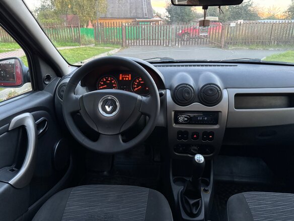 2011 Renault Logan I Рестайлинг, красный, 380000 рублей - вид 8