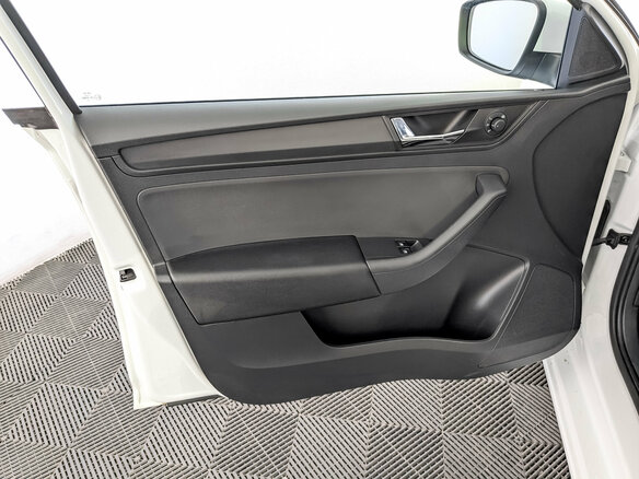 2022 Skoda Rapid II, белый, 1670000 рублей - вид 18
