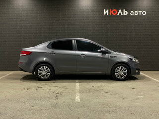 2017 Kia Rio III Рестайлинг, серый, 920000 рублей, вид 4
