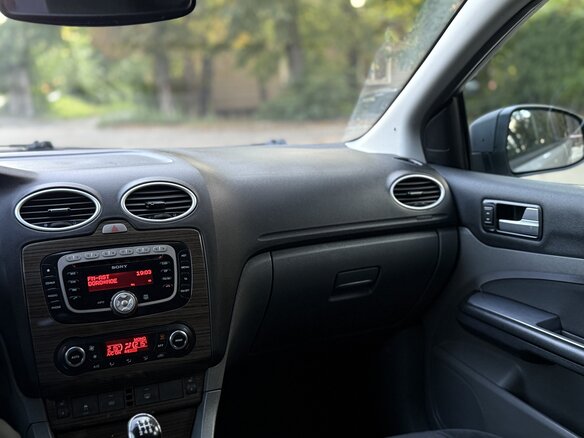 2008 Ford Focus II Рестайлинг, серебристый, 485000 рублей - вид 12