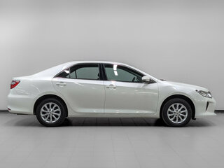 2016 Toyota Camry VII (XV50) Рестайлинг, белый, 2420000 рублей, вид 4