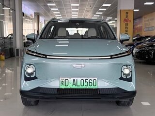 2024 Geely Geometry E 39.4 kWh, серебристый, 1357033 рублей, вид 2