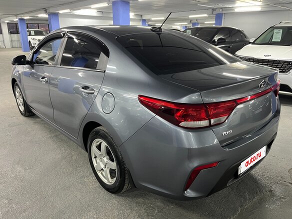 2017 Kia Rio III Рестайлинг, серый, 1125000 рублей - вид 6