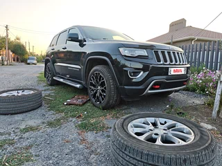 2013 Jeep Grand Cherokee IV (WK2) Рестайлинг, зелёный, 1900000 рублей, вид 4