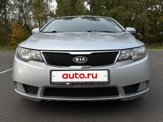 2011 Kia Cerato 6-speed II, серебристый, 670000 рублей, вид 2