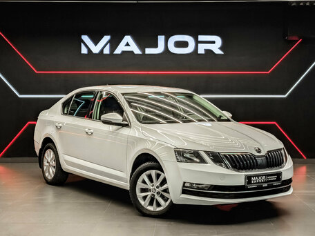 2019 Skoda Octavia III (A7) Рестайлинг, белый, 1890000 рублей, вид 3