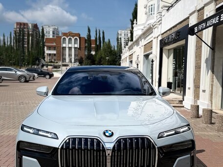 2026 BMW 7 серии 740d xDrive VII (G70), серый, 15490000 рублей, вид 3