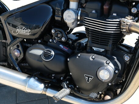 2021 Triumph Bonneville Bobber, чёрный, 1350853 рублей, вид 5