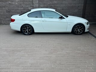2010 BMW 3 серии 320i V (E90/E91/E92/E93) Рестайлинг, белый, 1180000 рублей, вид 3