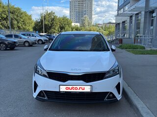 2021 Kia Rio IV Рестайлинг, белый, 2100000 рублей, вид 2