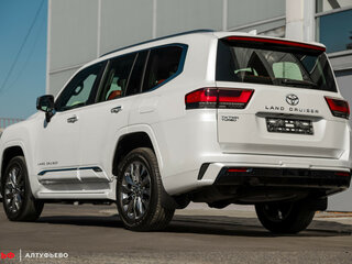 2024 Toyota Land Cruiser 300 Series, белый, 14600000 рублей, вид 3