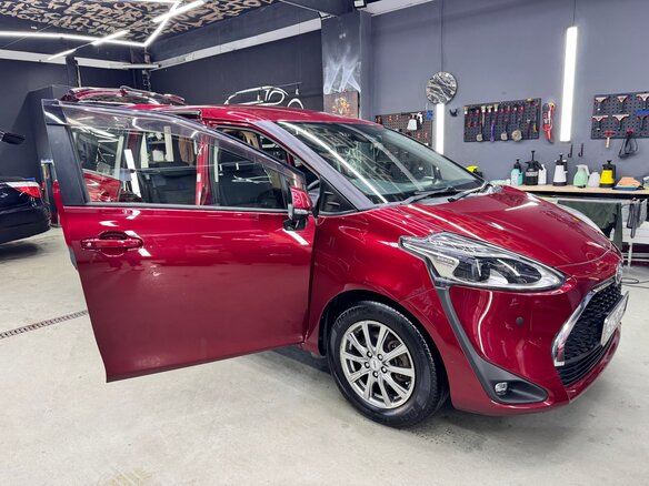 2018 Toyota Sienta II Рестайлинг, красный, 1240000 рублей - вид 10