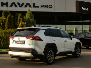 2023 Toyota RAV4 V (XA50), белый, 3598000 рублей, вид 4