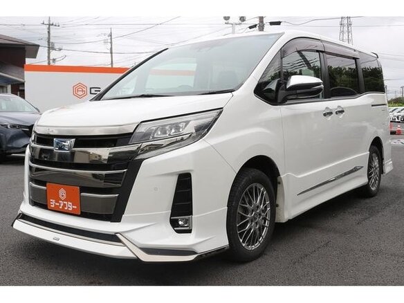 2021 Toyota Noah III (R80) Рестайлинг, белый, 2050000 рублей