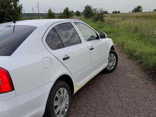 2011 Skoda Octavia II (A5) Рестайлинг, белый, 350000 рублей, вид 4