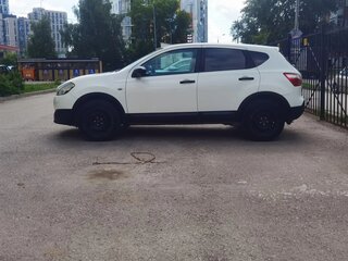 2013 Nissan Qashqai I Рестайлинг, белый, 700000 рублей, вид 5