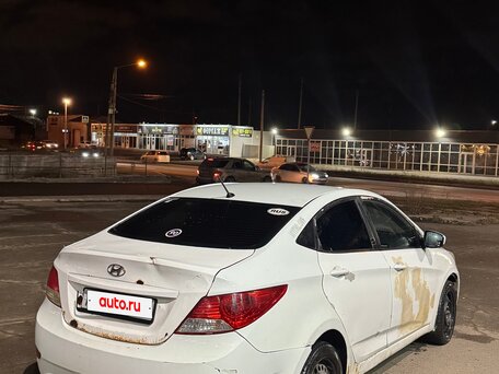 2013 Hyundai Solaris I, белый, 213000 рублей, вид 3