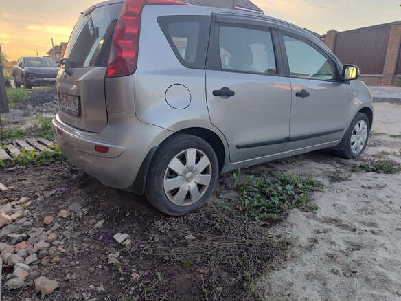 2008 Nissan Note I Рестайлинг, серебристый, 640000 рублей - вид 3