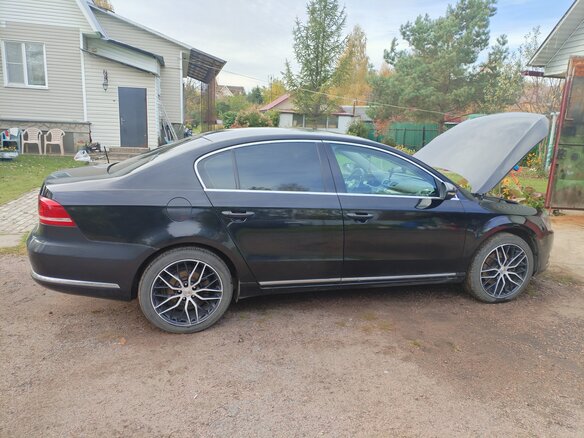 2012 Volkswagen Passat B7, чёрный, 800000 рублей - вид 1