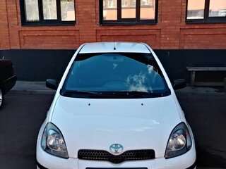 2000 Toyota Yaris I, белый, 325000 рублей, вид 1