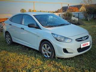 2013 Hyundai Solaris I, белый, 850000 рублей, вид 2