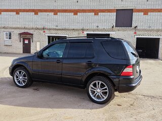 2000 Mercedes-Benz M-Класс 320 I (W163), чёрный, 690000 рублей, вид 3