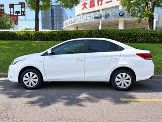 2022 Toyota Yaris L XP150 Рестайлинг, белый, 2250000 рублей, вид 3