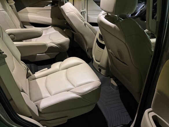 2018 Cadillac Escalade IV, бежевый, 4140000 рублей - вид 30