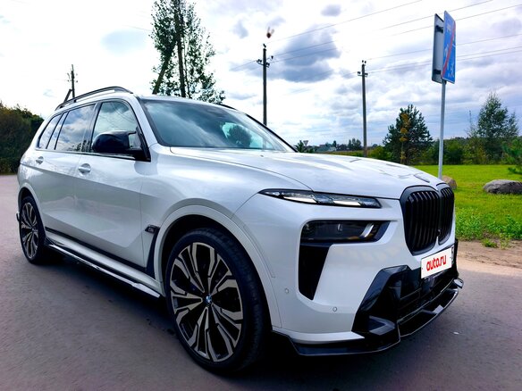 2024 BMW X7 40i I (G07) Рестайлинг, белый, 9900000 рублей - вид 2