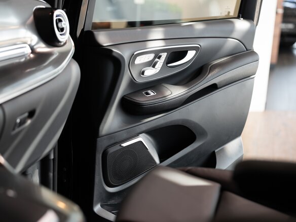 2026 Mercedes-Benz V-Класс Extra Long 300 d экстра длинный III (W447) Рестайлинг 2, чёрный, 14500000 рублей - вид 19