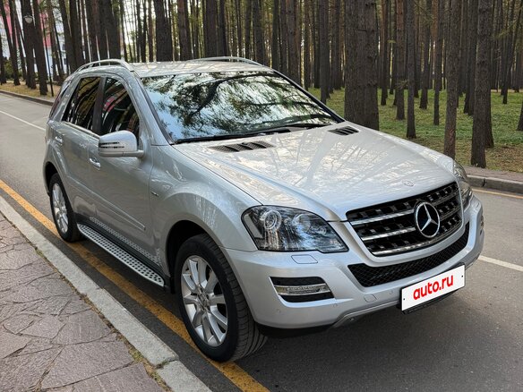 2010 Mercedes-Benz M-Класс 350 II (W164) Рестайлинг, серебристый, 1700000 рублей - вид 2