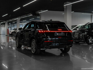 2025 Audi Q5 L III (GU), чёрный, 5830000 рублей, вид 4