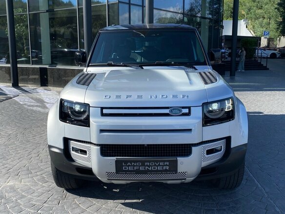 2021 Land Rover Defender 90 II, серебристый, 7250000 рублей - вид 2