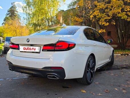 2020 BMW 5 серии 540d xDrive VII (G30/G31/G38) Рестайлинг, белый, 6300000 рублей, вид 4