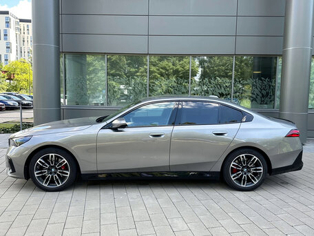 2026 BMW 5 серии 523d xDrive VIII (G60/G61/G68), серый, 8400000 рублей, вид 5