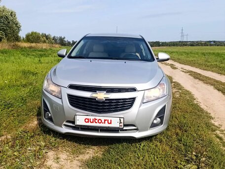 2013 Chevrolet Cruze I Рестайлинг, серебристый, 700000 рублей, вид 2