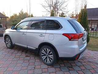 2021 Mitsubishi Outlander III Рестайлинг 3, серый, 2390000 рублей, вид 5